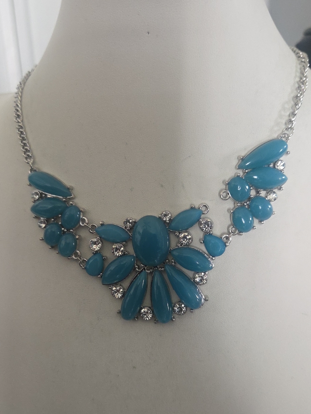 Paparazzi Dazzling Diadem Blue Necklace NWT